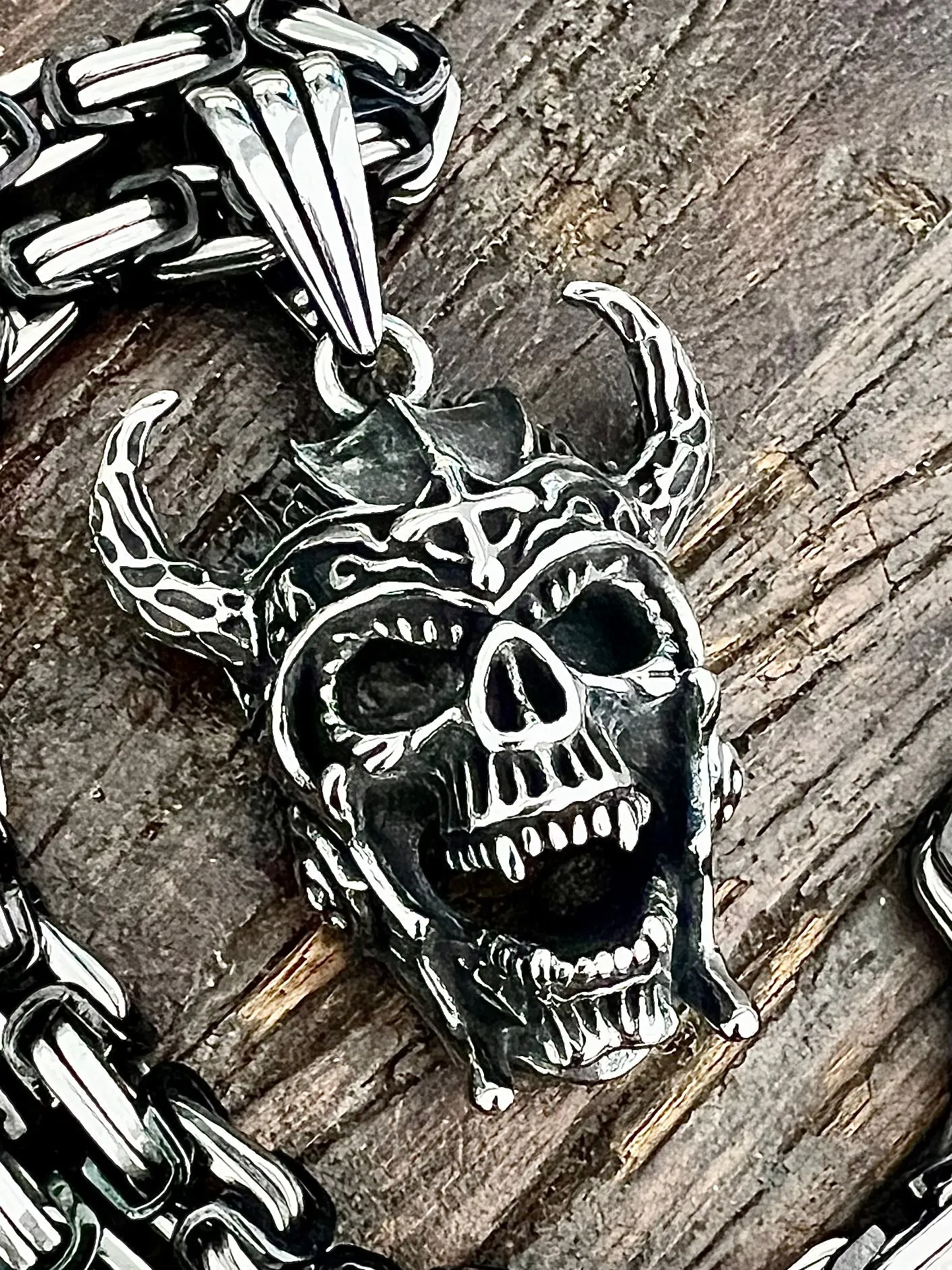 Bone Crusher - Valhalla Viking Skull Pendant - Necklace (841)