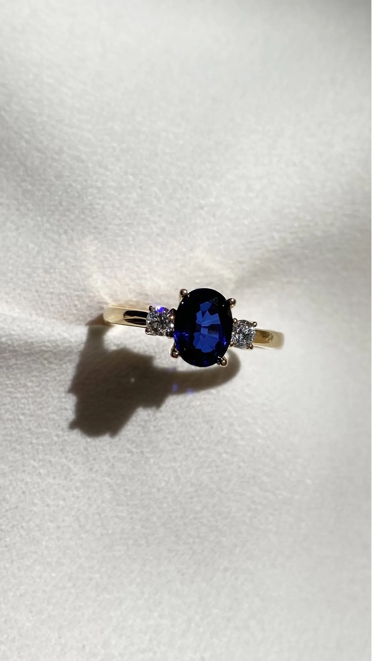 Elizabeth Ring 3.00ct Sapphire 18K Yellow Gold