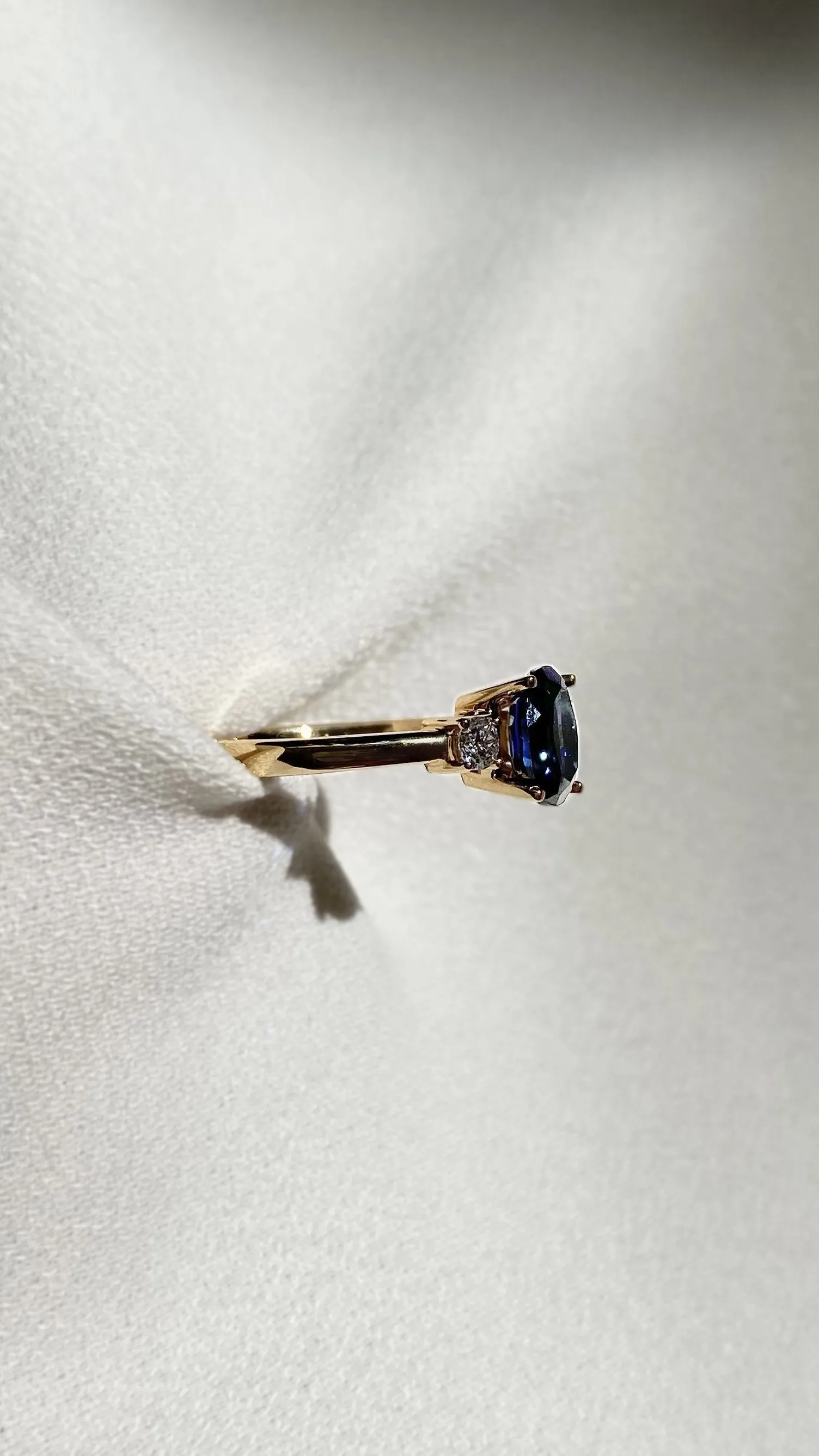 Elizabeth Ring 3.00ct Sapphire 18K Yellow Gold