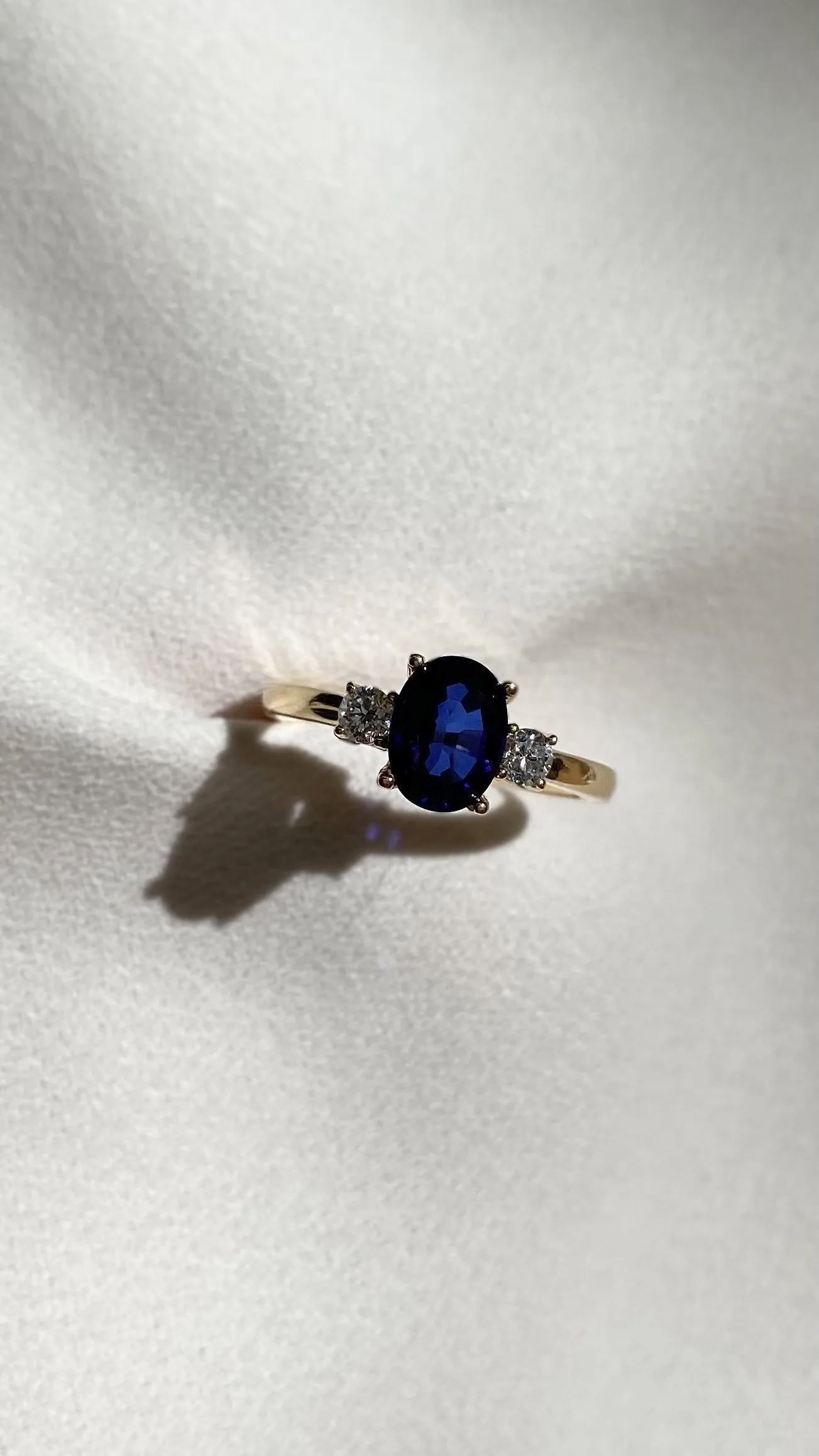 Elizabeth Ring 3.00ct Sapphire 18K Yellow Gold