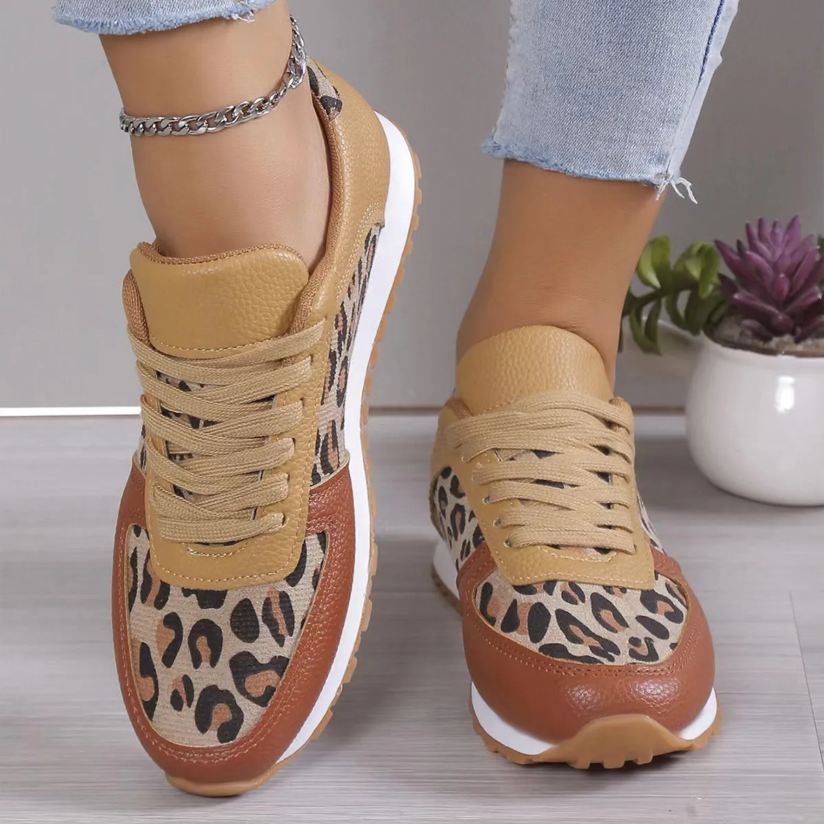 Leopard Lace-up Women's Sports Sneakers - Stylish and Comfortable Athletic Shoes