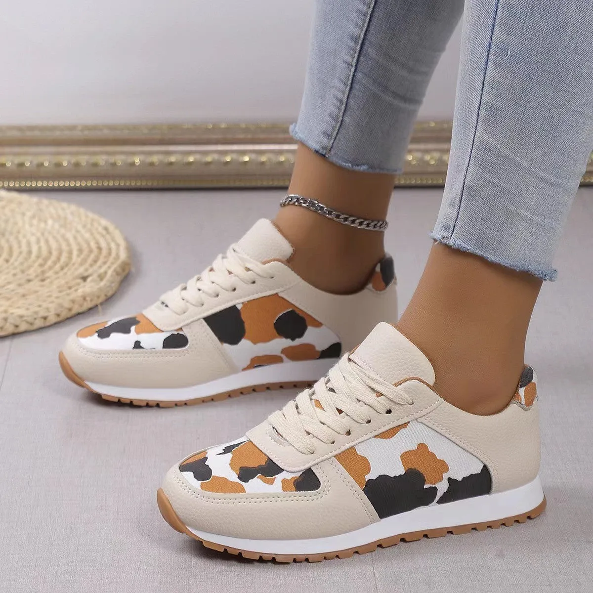 Leopard Lace-up Women's Sports Sneakers - Stylish and Comfortable Athletic Shoes