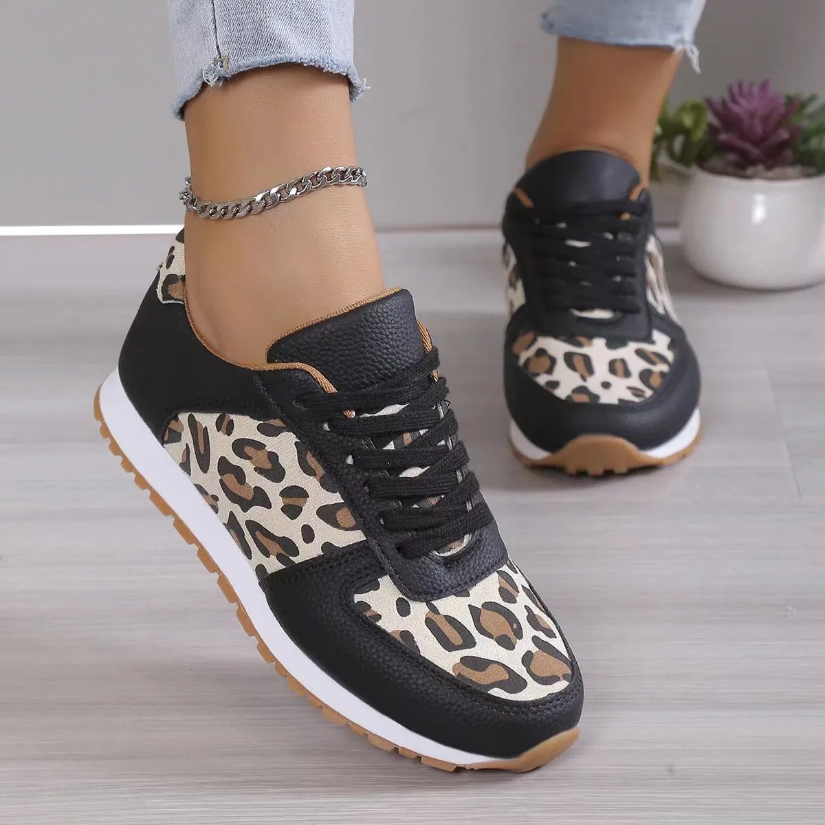 Leopard Lace-up Women's Sports Sneakers - Stylish and Comfortable Athletic Shoes