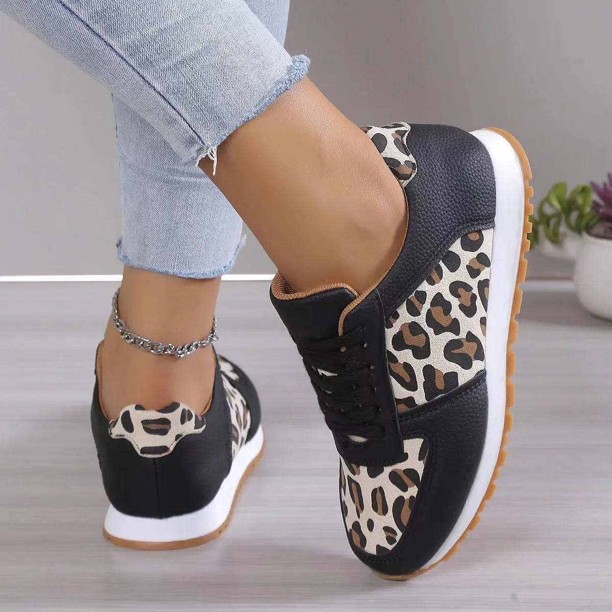 Leopard Lace-up Women's Sports Sneakers - Stylish and Comfortable Athletic Shoes